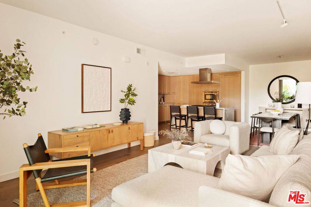 Santa Monica, CA 90401,1755 Ocean AVE #308