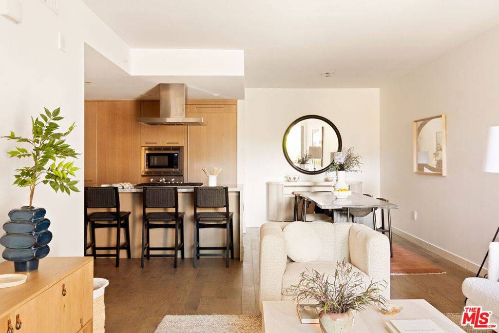 Santa Monica, CA 90401,1755 Ocean AVE #308
