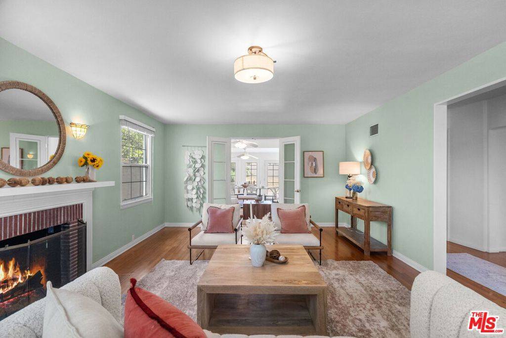 Altadena, CA 91001,867 New York DR