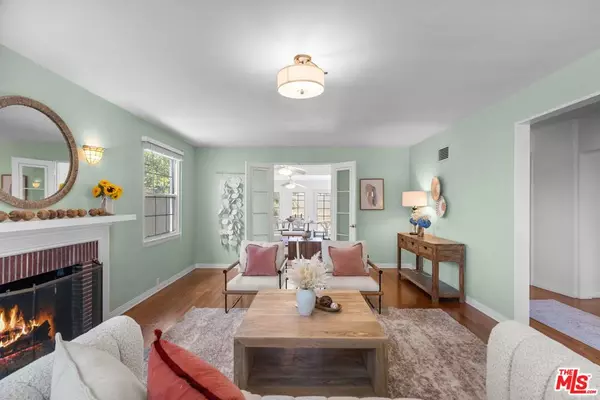 Altadena, CA 91001,867 New York DR