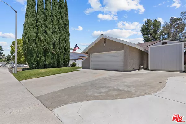 Valencia, CA 91354,27616 Maple Ridge CIR