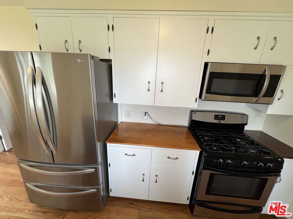 Pacific Palisades, CA 90272,214 Bellino DR
