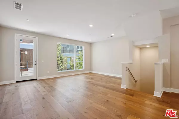 Los Angeles, CA 90068,6746 W Gill WAY
