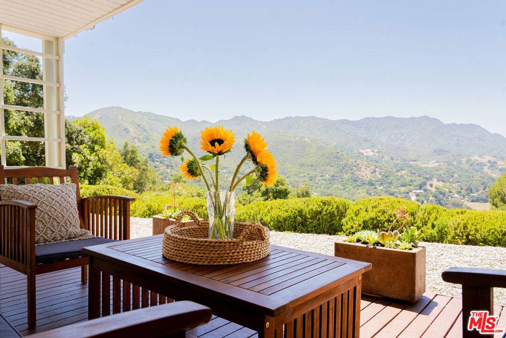 Topanga, CA 90290,1 Colina DR