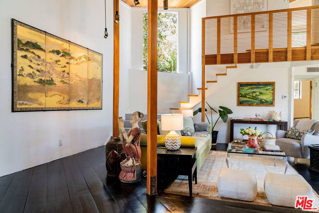 Topanga, CA 90290,1 Colina DR