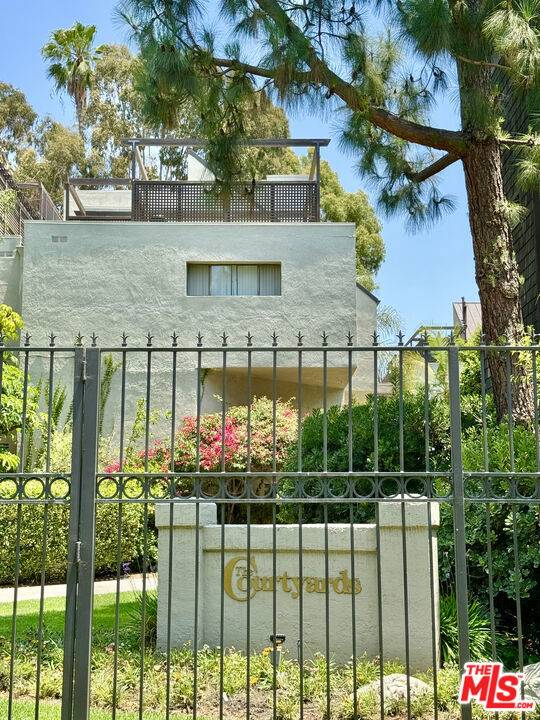 West Hollywood, CA 90069,950 N Kings RD #205
