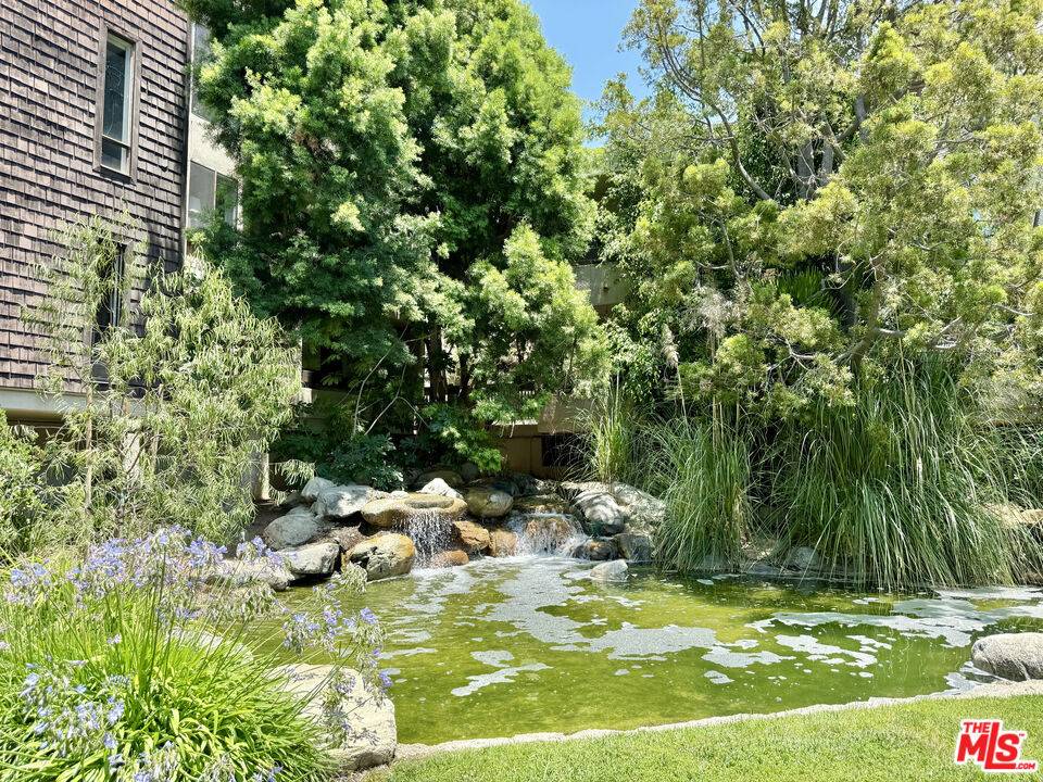 950 N Kings RD #205, West Hollywood, CA 90069