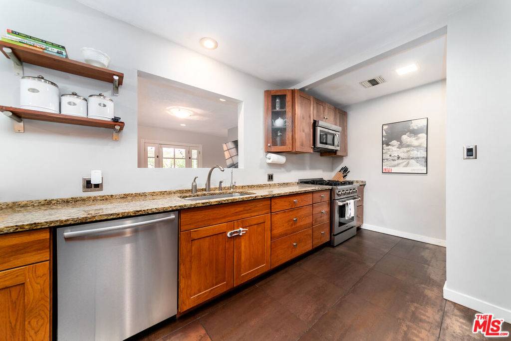 Woodland Hills, CA 91364,22021 De La Osa ST