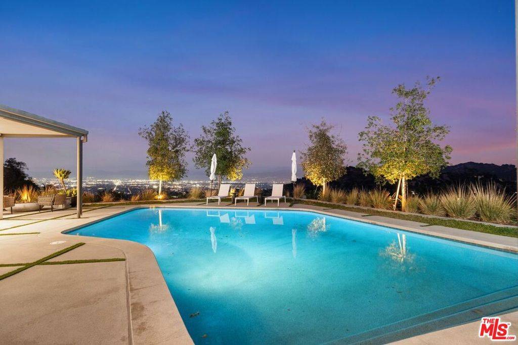 Los Angeles, CA 90046,8545 Charl LN