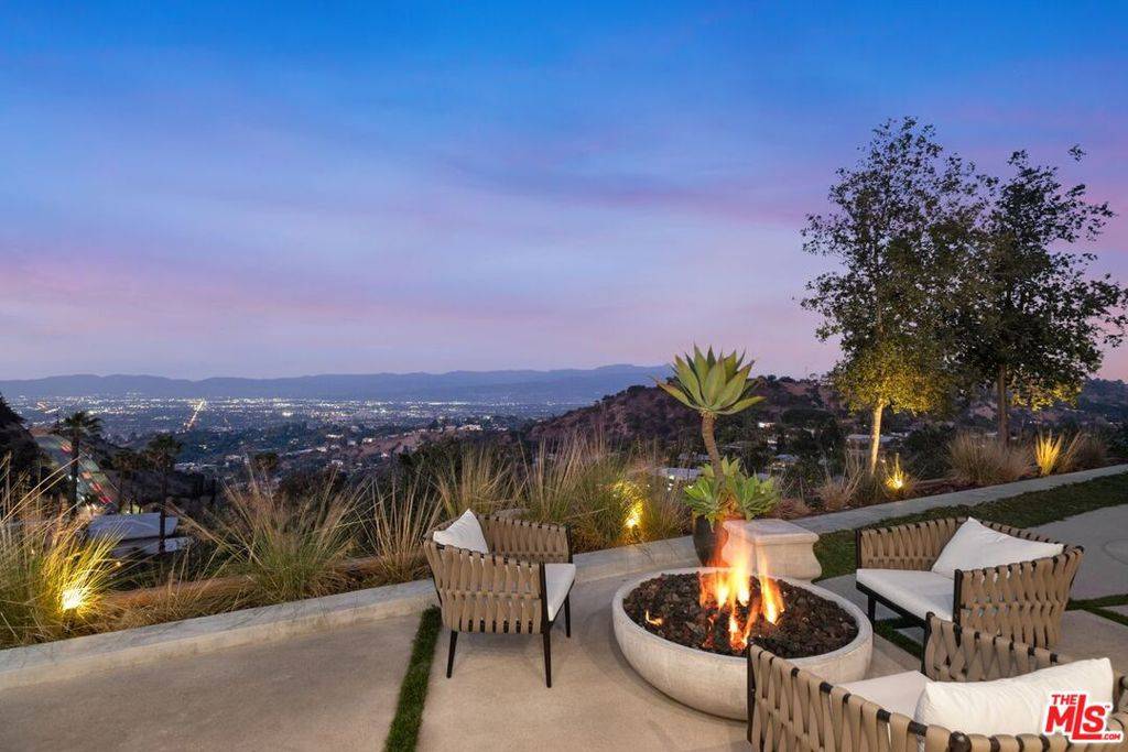 Los Angeles, CA 90046,8545 Charl LN