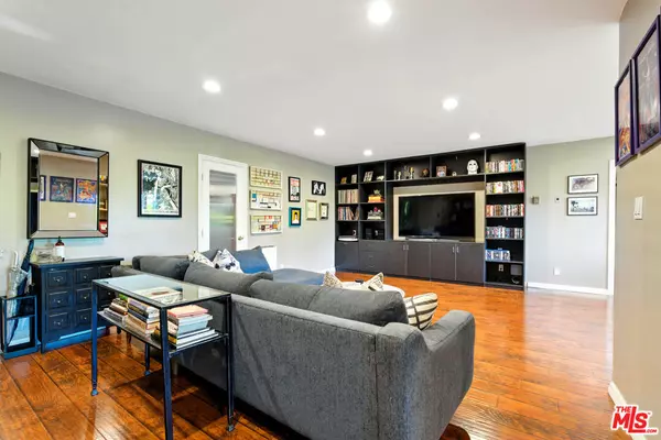 Sherman Oaks, CA 91423,12955 Riverside DR #210