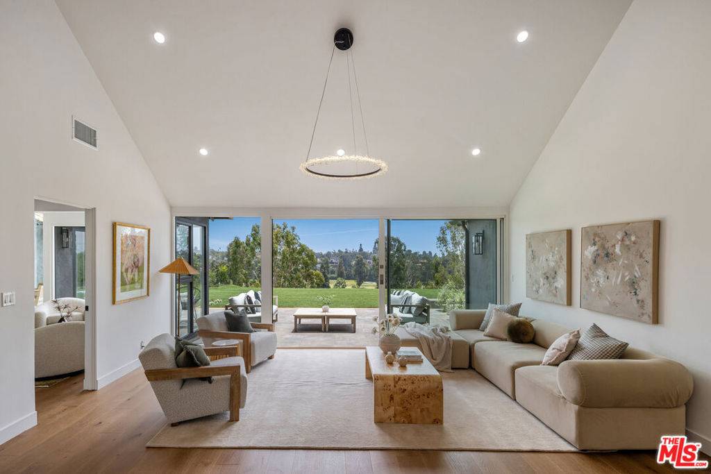 Pacific Palisades, CA 90272,992 Napoli DR