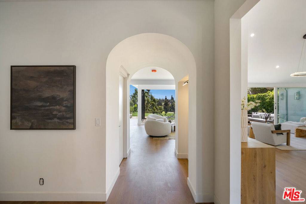 Pacific Palisades, CA 90272,992 Napoli DR