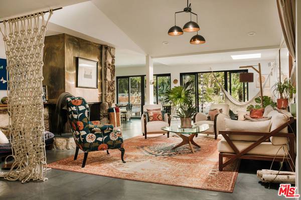 2230 Banyan DR, Los Angeles, CA 90049