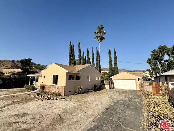 Los Angeles, CA 91504,7552 Bloomington AVE