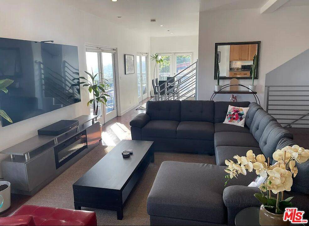 Los Angeles, CA 90031,3320 Two Tree AVE