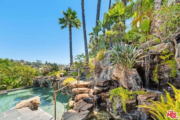 Los Angeles, CA 90046,2625 Mar Lu DR