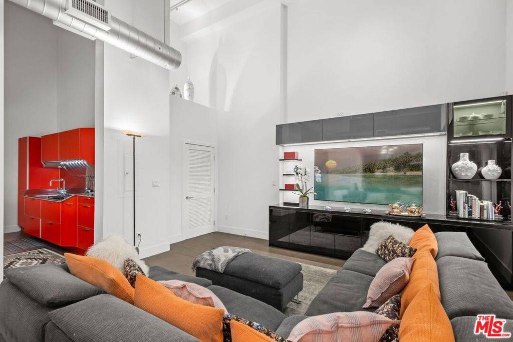 Los Angeles, CA 90025,1700 Sawtelle BLVD #115