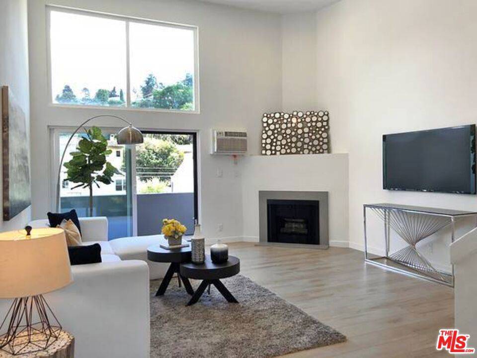 2211 GRIFFITH PARK #17, Los Angeles, CA 90039