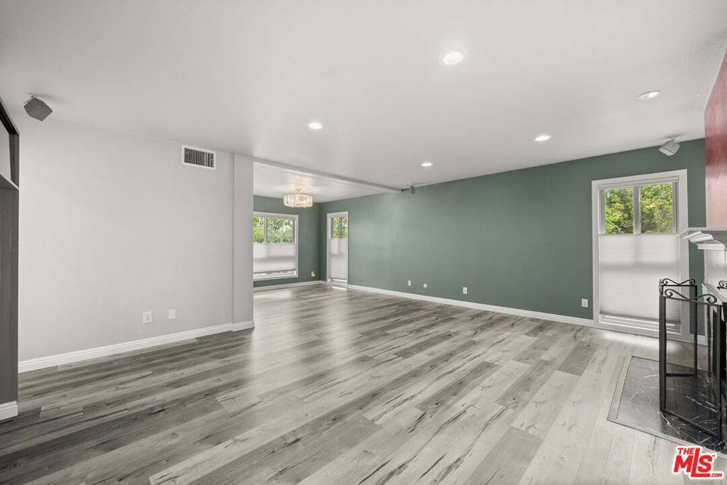 Sherman Oaks, CA 91401,5245 Coldwater Canyon AVE #J
