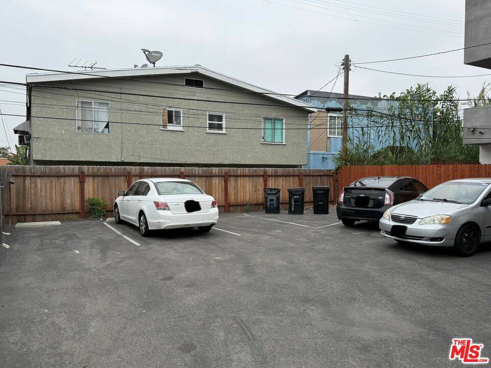 Los Angeles, CA 90016,2333 Hauser BLVD