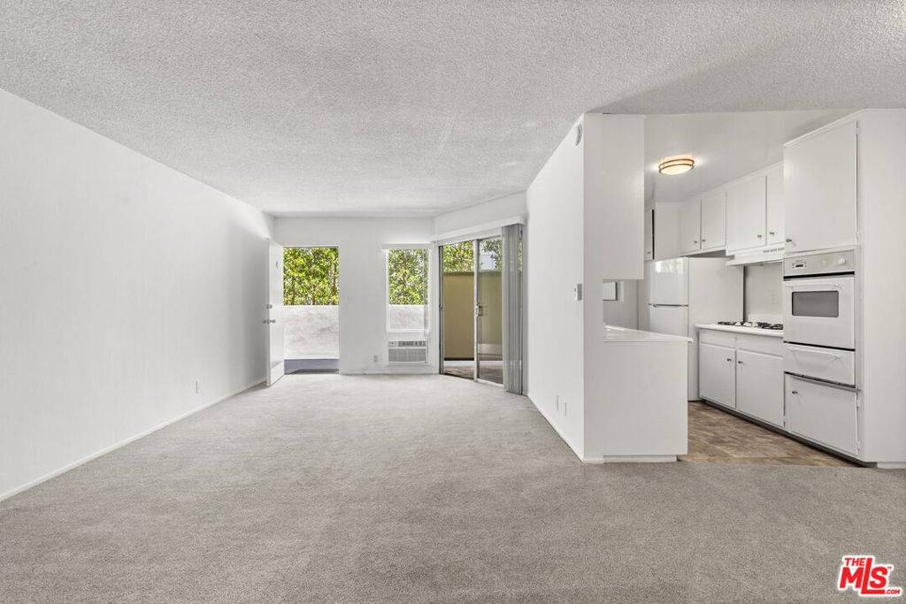 West Hollywood, CA 90069,929 N San Vicente BLVD #4