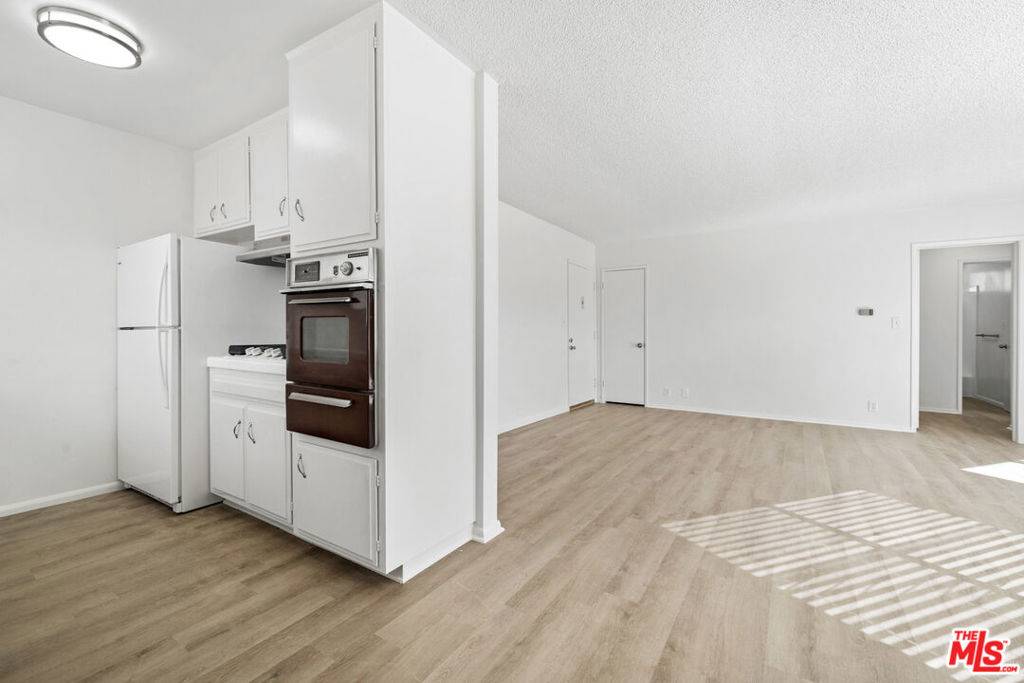 Los Angeles, CA 90025,1236 Mcclellan DR
