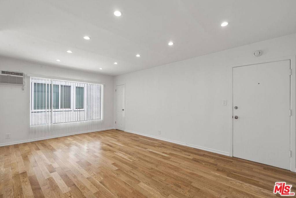 West Hollywood, CA 90069,923 N San Vicente BLVD #7