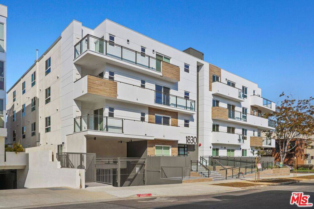 1830 Selby #301, Los Angeles, CA 90025