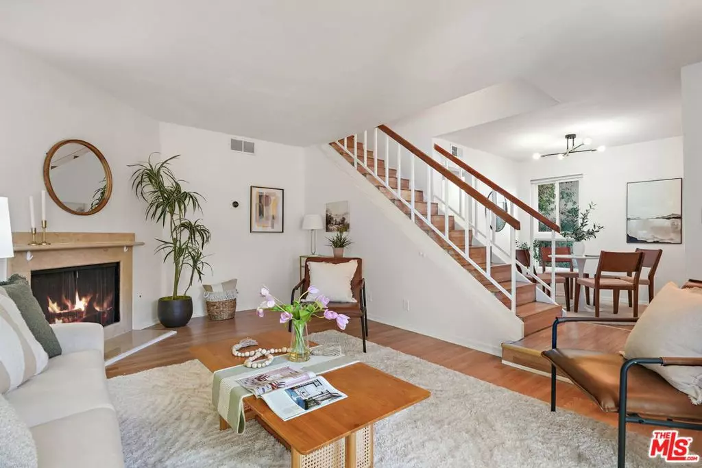 Tarzana, CA 91356,18411 Hatteras ST #106