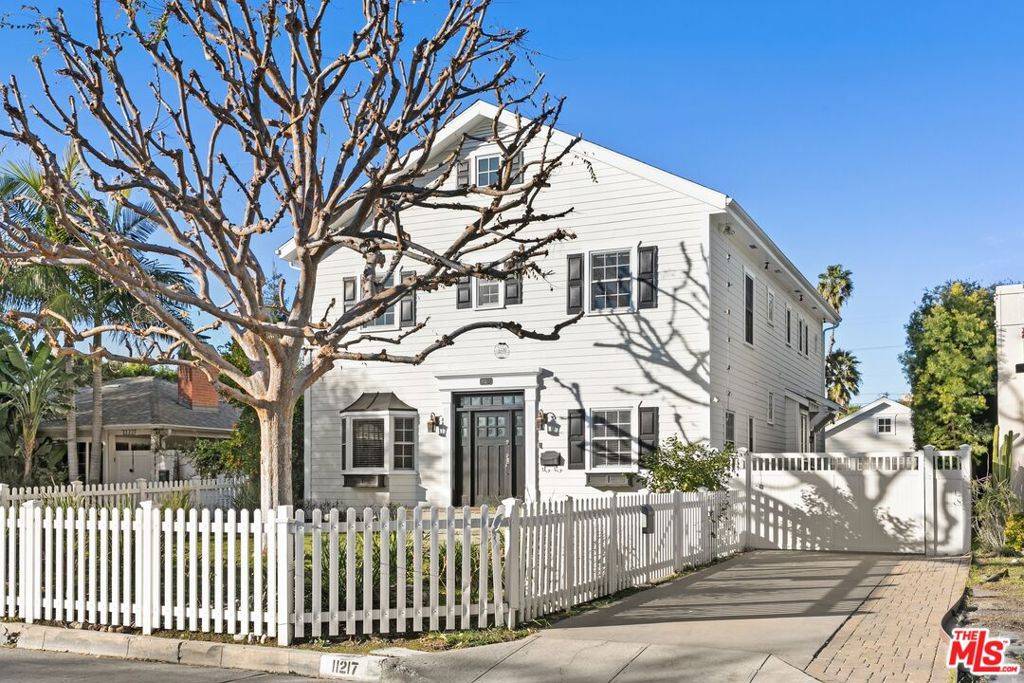 Toluca Lake, CA 91602,11217 Kling ST