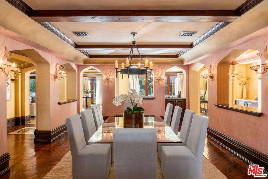 Beverly Hills, CA 90210,617 N Alpine DR