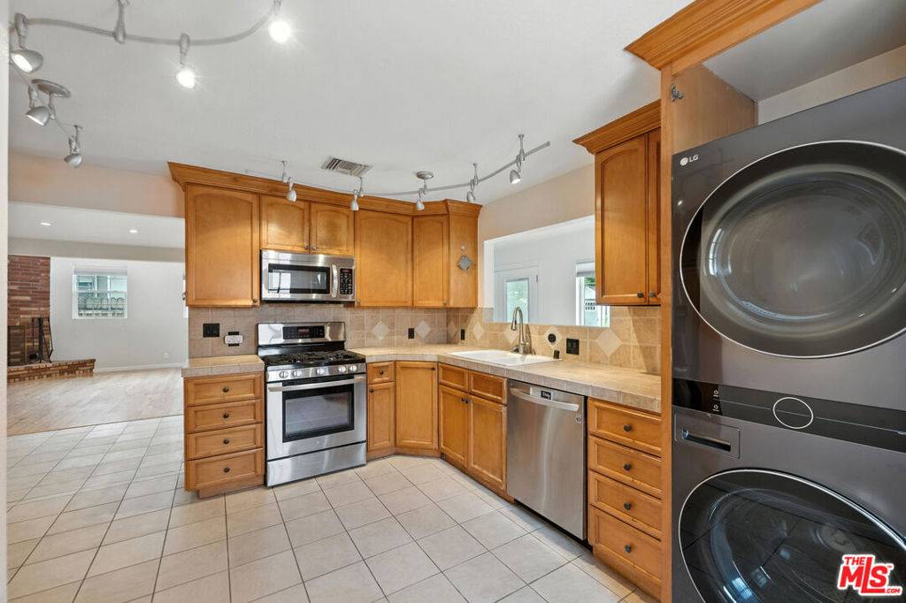 Woodland Hills, CA 91364,5019 Serrania AVE