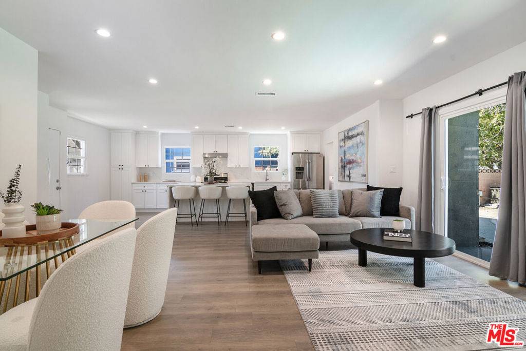 Van Nuys, CA 91406,15405 Covello ST