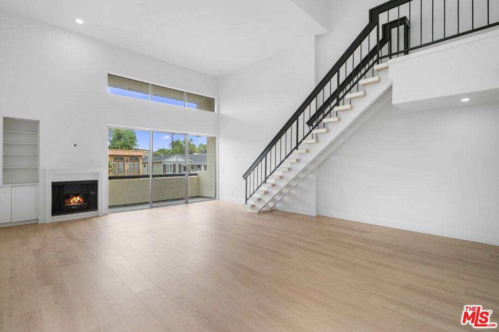 10511 Ashton AVE #302, Los Angeles, CA 90024