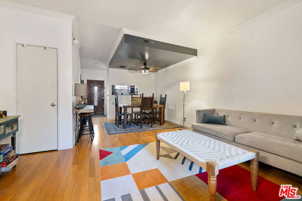 14256 Victory BLVD #4, Van Nuys, CA 91401