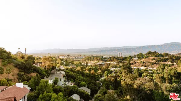Los Angeles, CA 90068,2942 Passmore DR