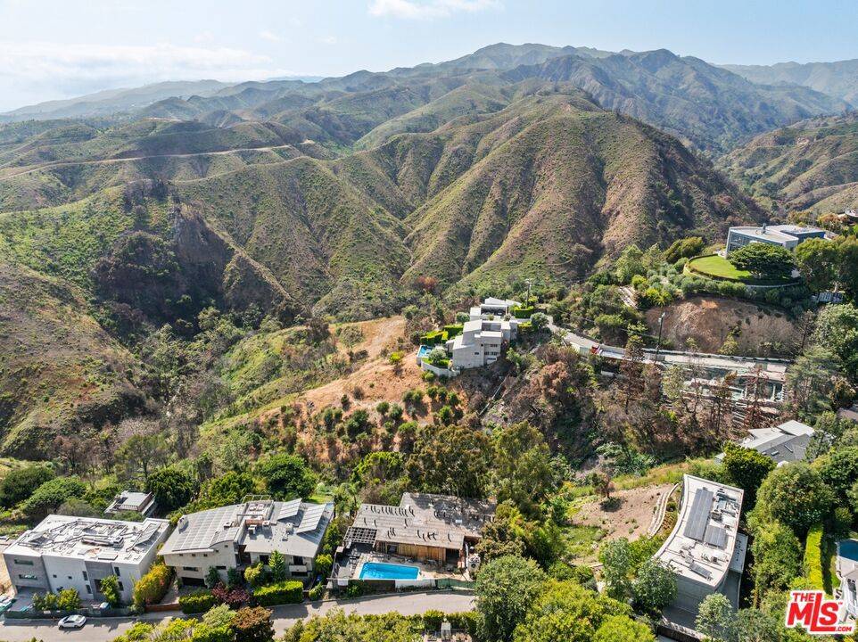 Pacific Palisades, CA 90272,1545 Umeo RD