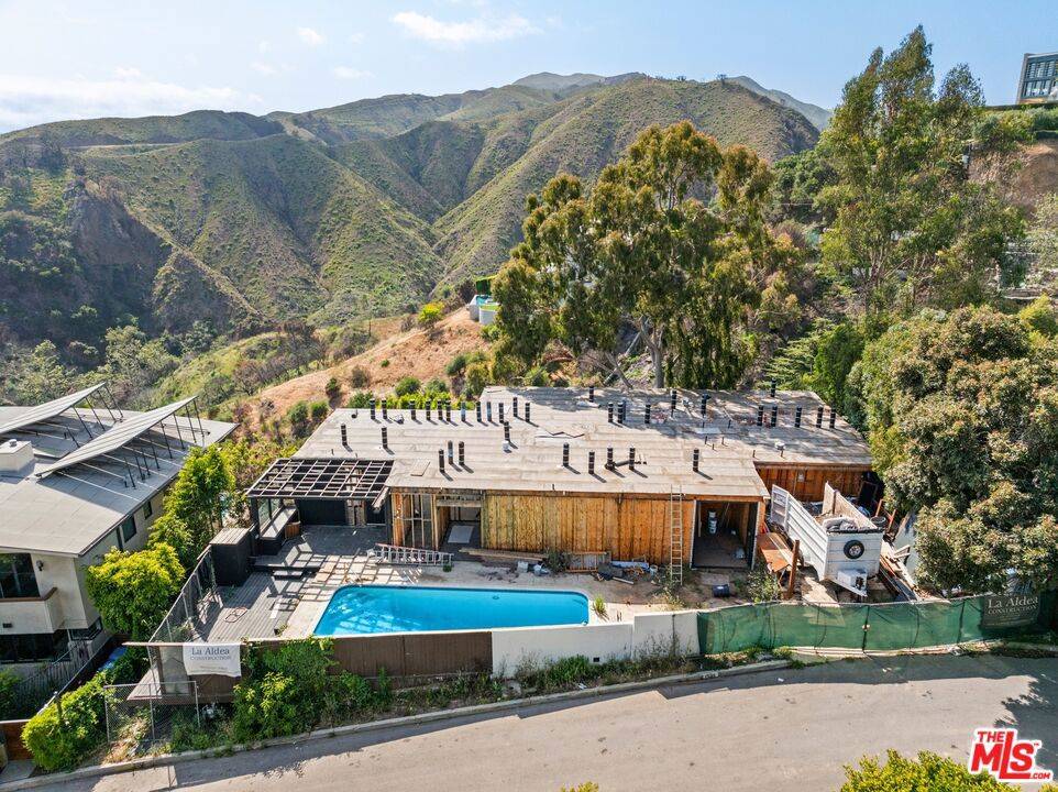 Pacific Palisades, CA 90272,1545 Umeo RD