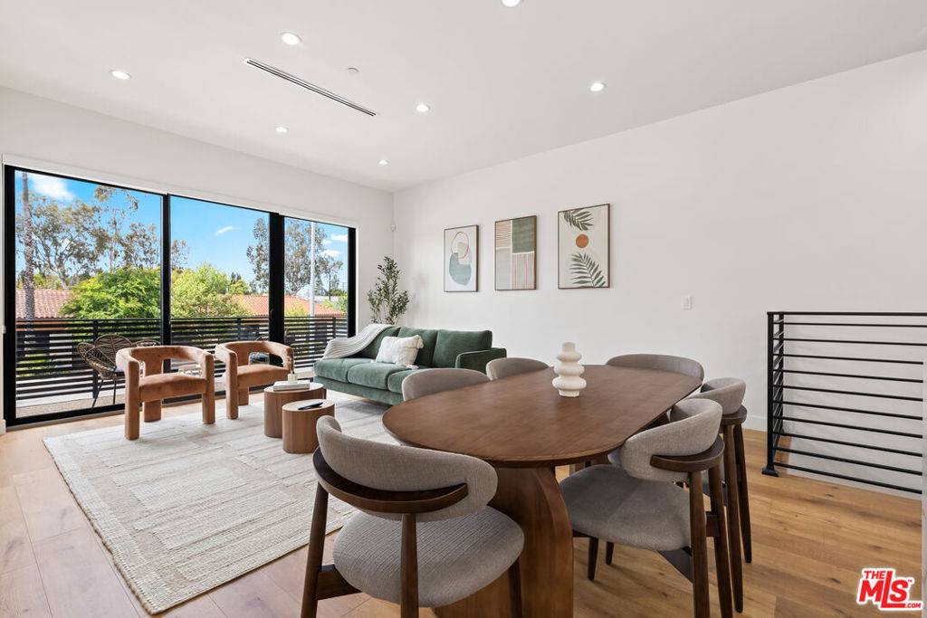 5118 1/2 Laurel Canyon, Valley Village, CA 91607