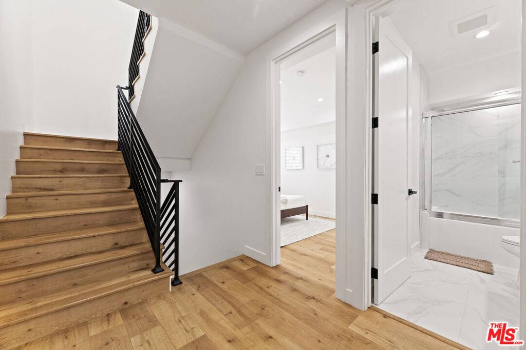 Valley Village, CA 91607,5118 1/2 Laurel Canyon