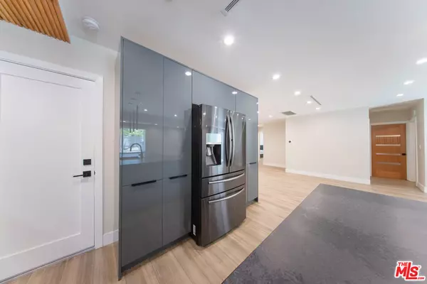Van Nuys, CA 91406,17443 Valerio ST