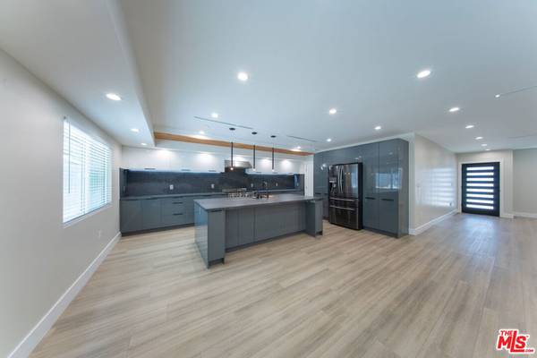 Van Nuys, CA 91406,17443 Valerio ST