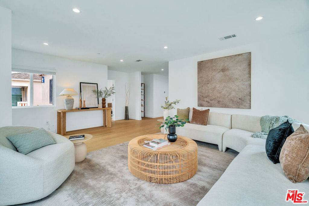 7832 Croydon AVE, Los Angeles, CA 90045