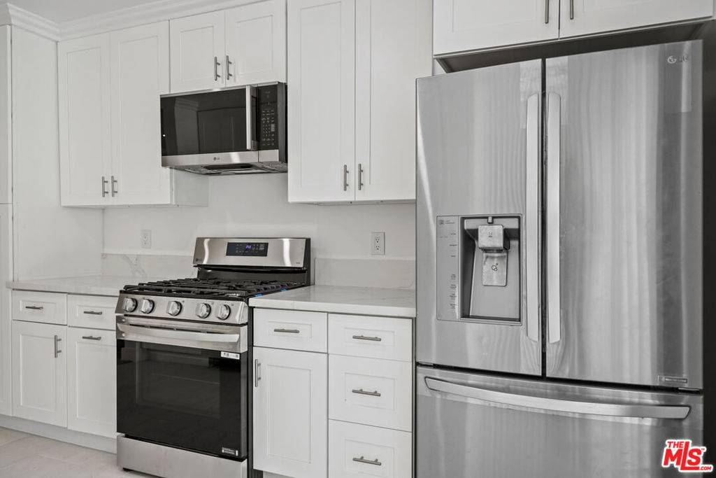 Valley Village, CA 91607,11860 Chandler BLVD #10