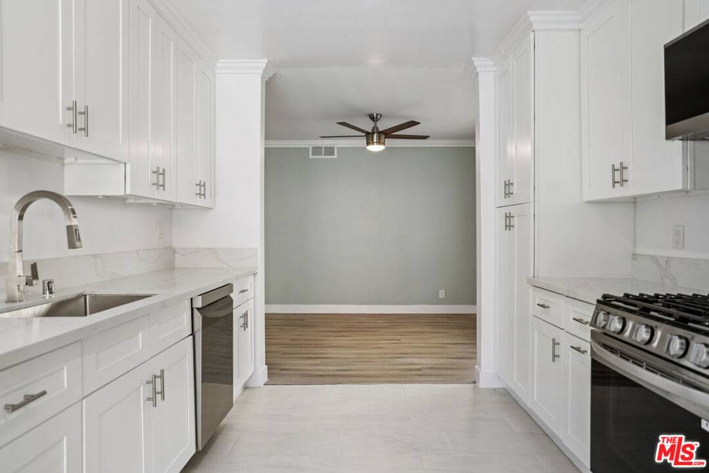Valley Village, CA 91607,11860 Chandler BLVD #10