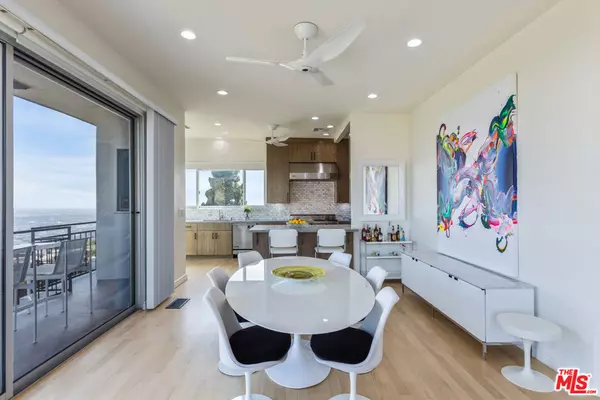 Los Angeles, CA 90069,1556 Blue Jay WAY
