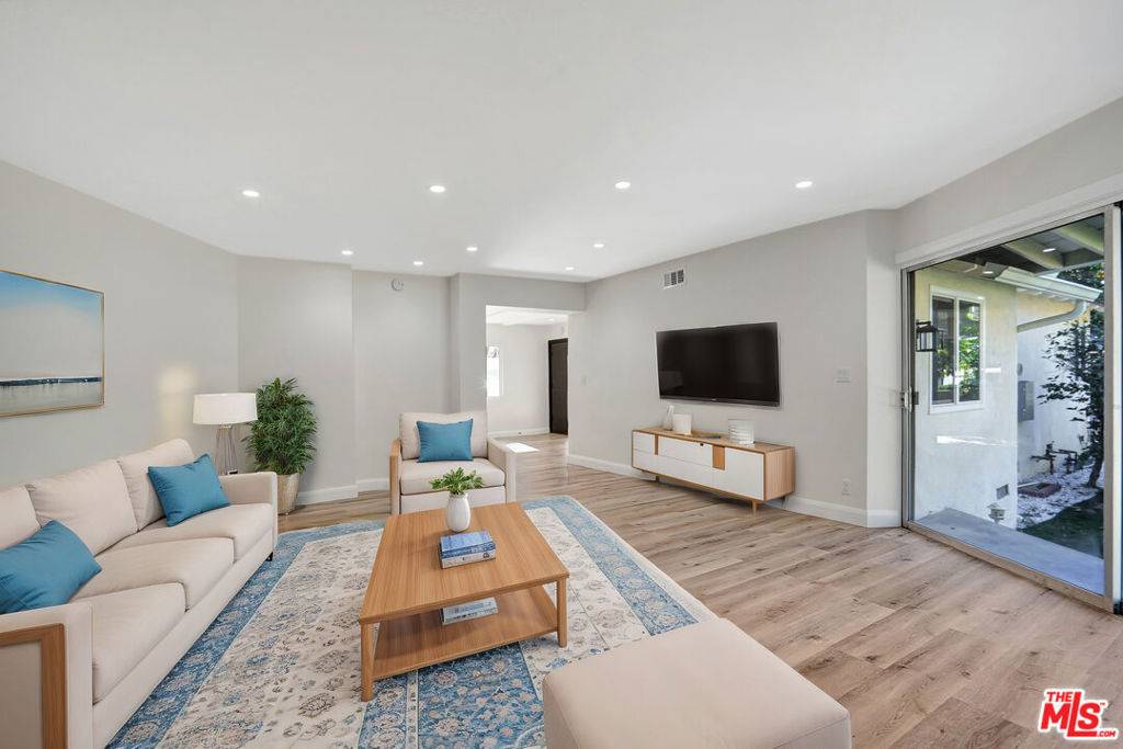 23153 Gonzales DR, Woodland Hills, CA 91367