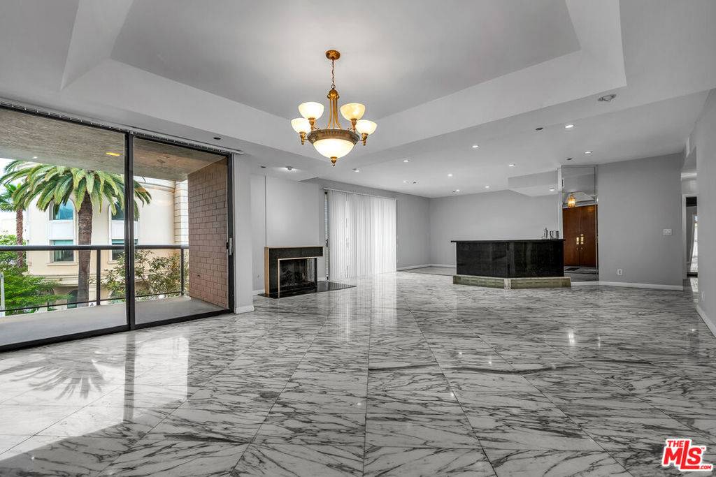 125 N Gale DR #303, Beverly Hills, CA 90211