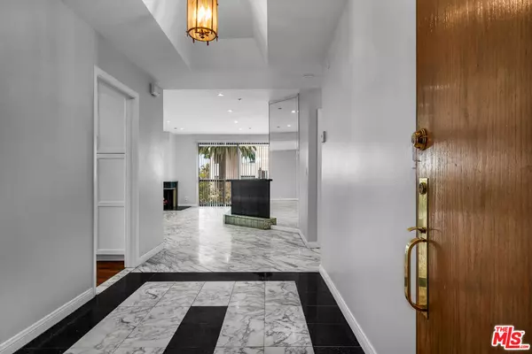 Beverly Hills, CA 90211,125 N Gale DR #303